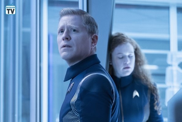 Paul Stamets (Anthony Rapp) et Sylvia Tilly (Mary Wiseman)
